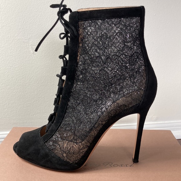 Gianvito Rossi Rebecca lace and suede lace-up heeled booties. - Picture 3 of 13